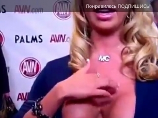 the actress showed off her big breasts